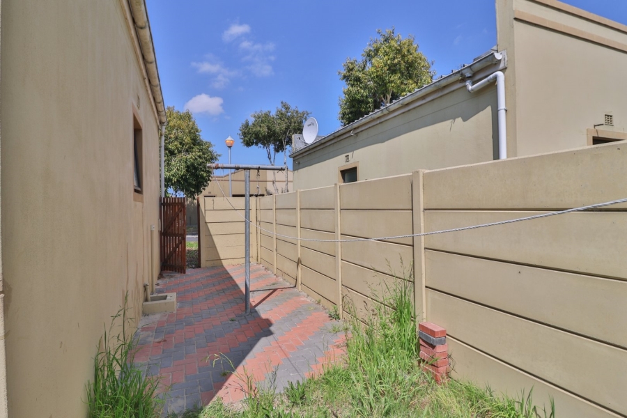 2 Bedroom Property for Sale in Silversands Western Cape